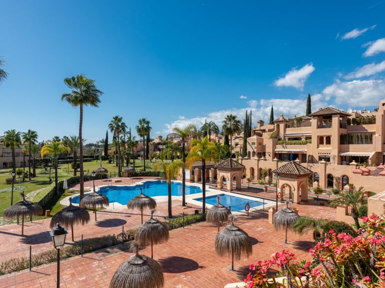 Elégant penthouse duplex à La Cartuja del Golf, à côté d'Atalaya Golf!