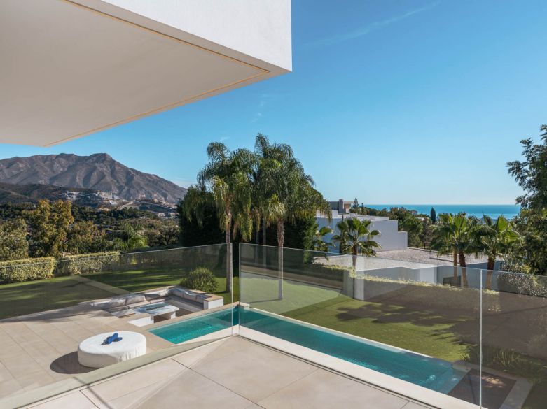 Villa de lujo recién construida en El Madroñal, en las colinas de Benahavís.