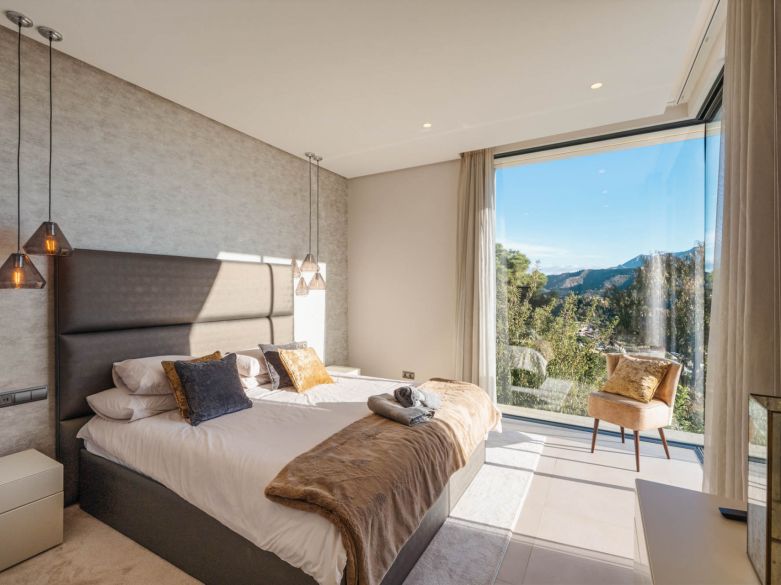 Villa de lujo recién construida en El Madroñal, en las colinas de Benahavís.