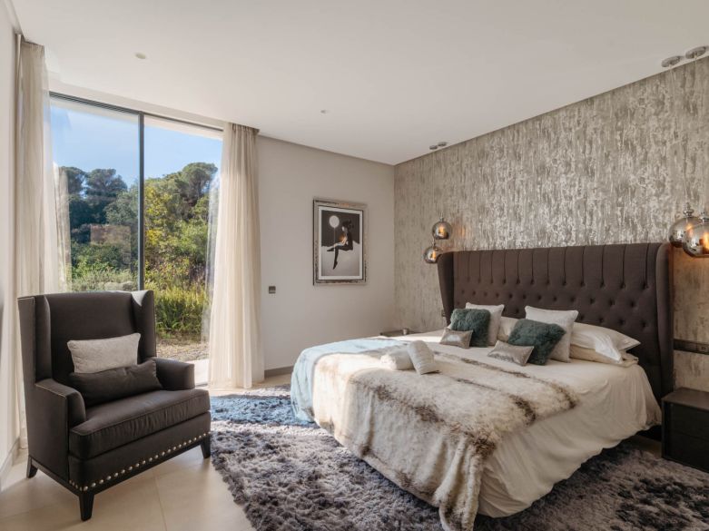 Villa de lujo recién construida en El Madroñal, en las colinas de Benahavís.