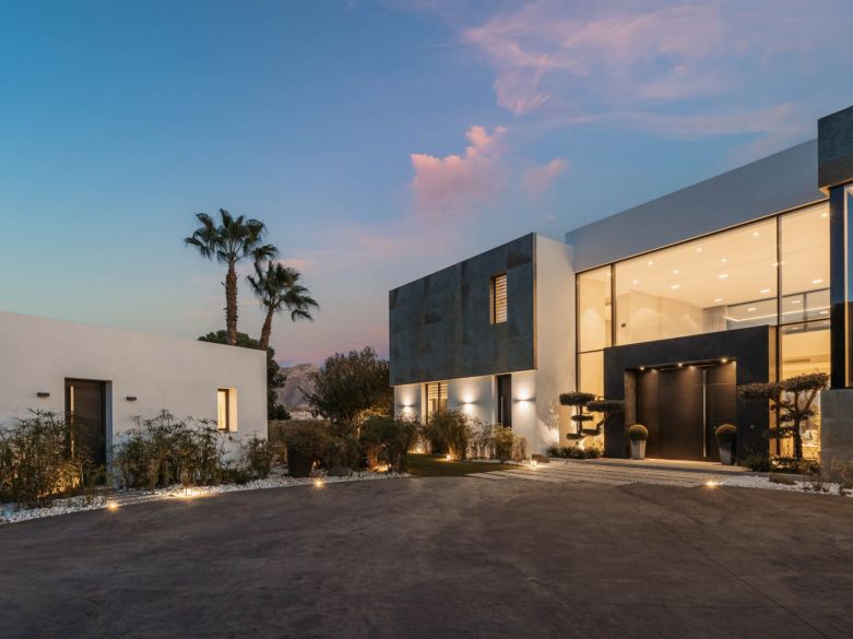 Villa de lujo recién construida en El Madroñal, en las colinas de Benahavís.