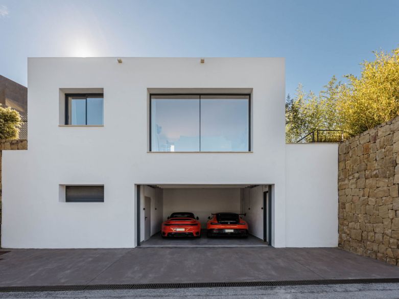 Villa de lujo recién construida en El Madroñal, en las colinas de Benahavís.