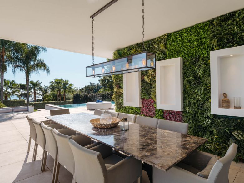 Villa de lujo recién construida en El Madroñal, en las colinas de Benahavís.