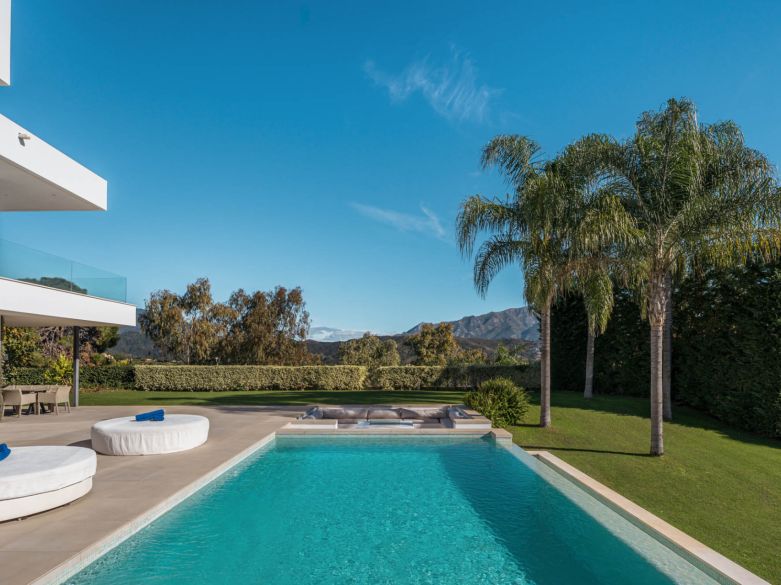 Villa de lujo recién construida en El Madroñal, en las colinas de Benahavís.