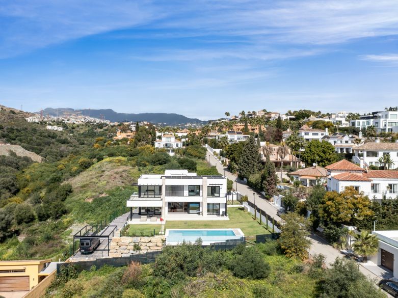 Villa contemporánea completamente nueva en La Alquería, Benahavís
