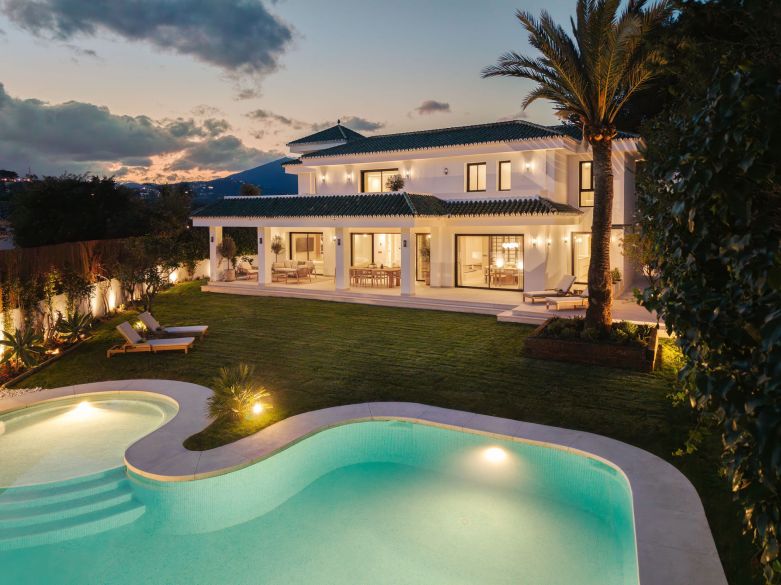 Refurbished villa in Atalaya Rio Verde, close to Puerto Banus!