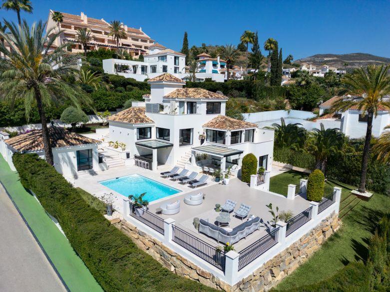 Wonderful villa inside the gated Los Naranjos Hill Club in Nueva Andalucia!
