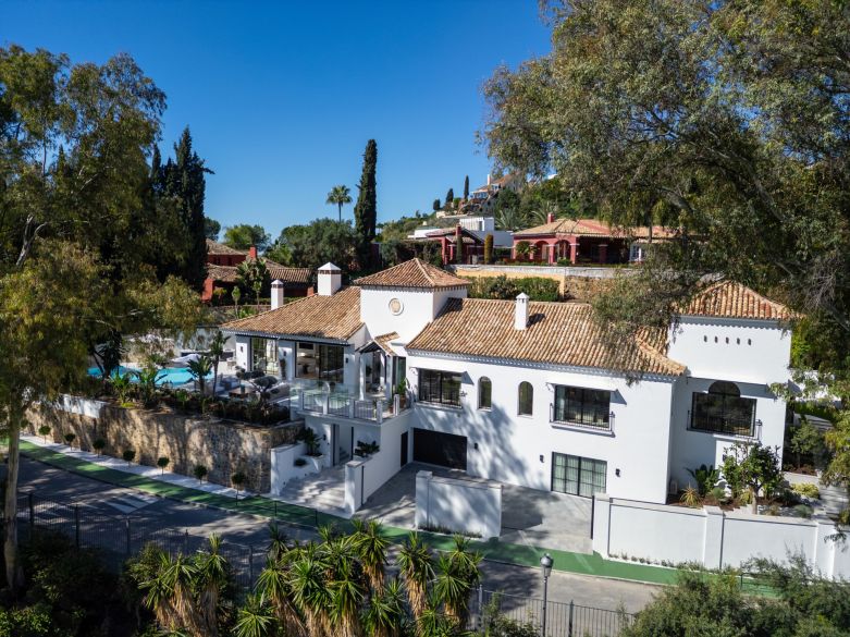 Excepcional Primera Línea de Golf Villa en El Herrojo!