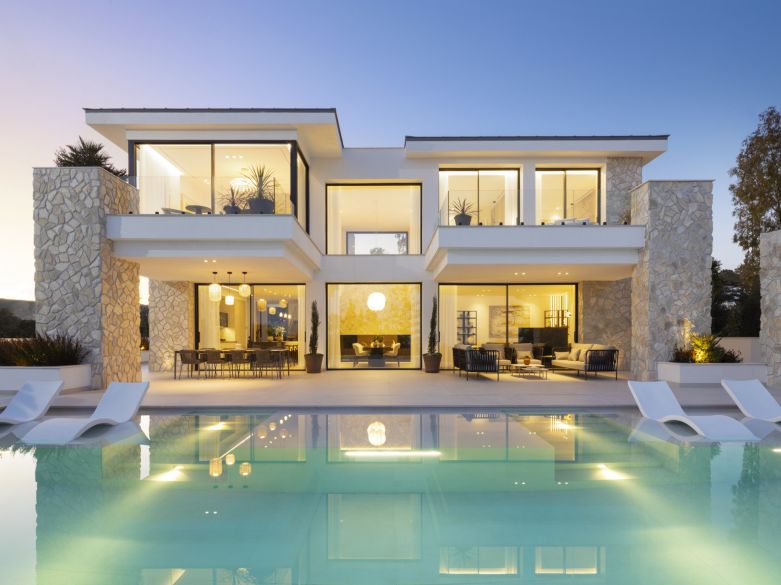 Brand-New Designer Villa with Panoramic Views in La Quinta