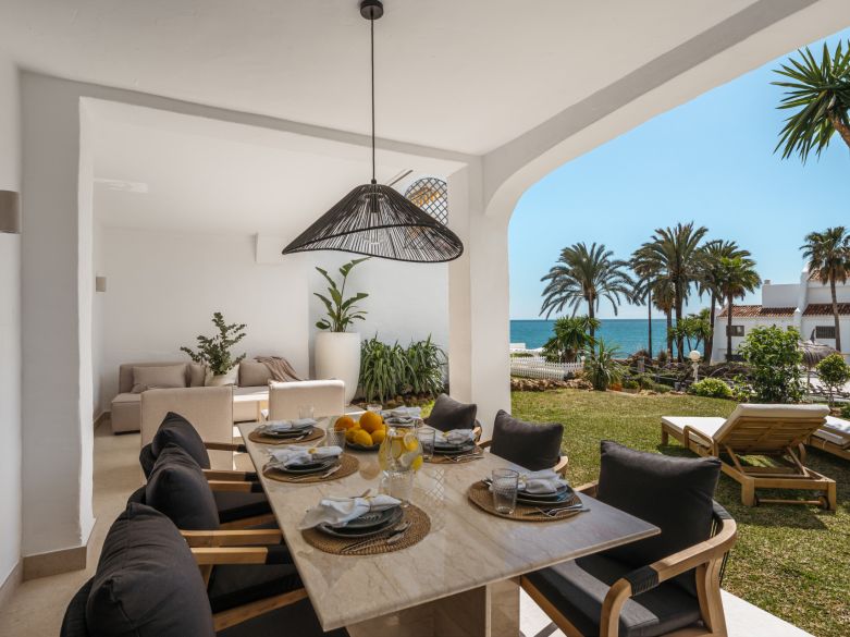 Renovated frontline beach apartment on the Golden Mile of Marbella!