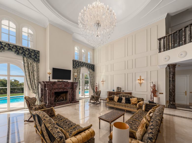 Palatial Villa in Sierra Blanca!