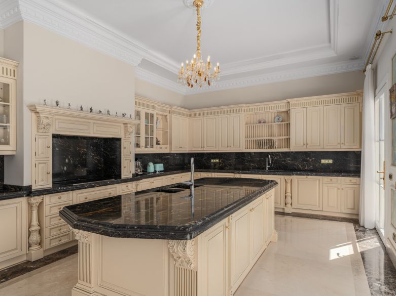 Palatial Villa in Sierra Blanca!