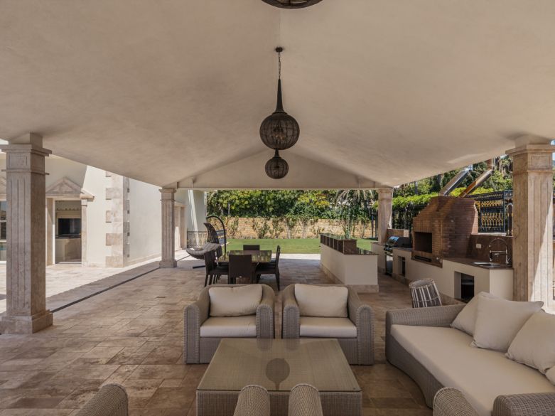 Palatial Villa in Sierra Blanca!