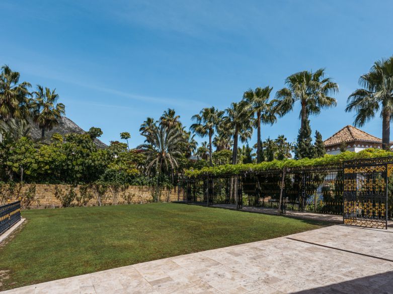 Palatial Villa in Sierra Blanca!