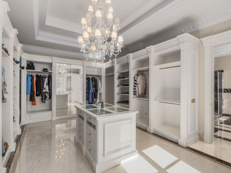 Palatial Villa in Sierra Blanca!