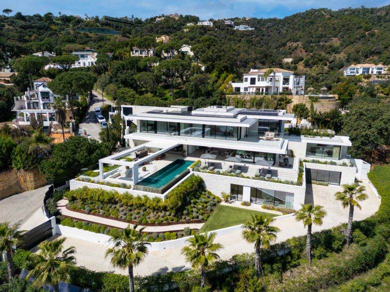 Fabulous luxury villa with infinity pool in the hills of Benahavis!