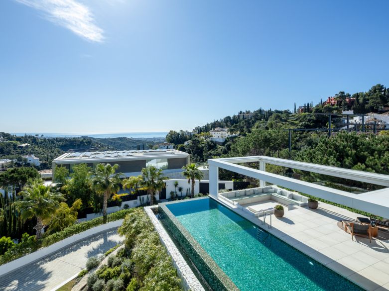 ¡Fabulosa villa de lujo con piscina infinita en las colinas de Benahavís!