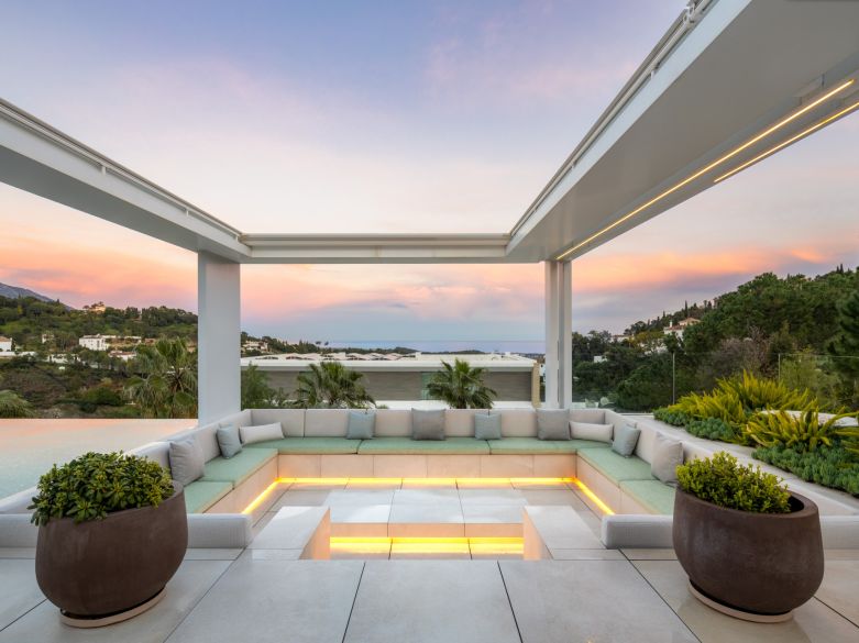 ¡Fabulosa villa de lujo con piscina infinita en las colinas de Benahavís!