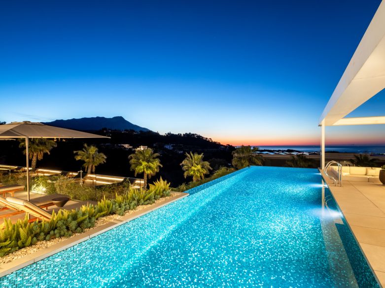 ¡Fabulosa villa de lujo con piscina infinita en las colinas de Benahavís!