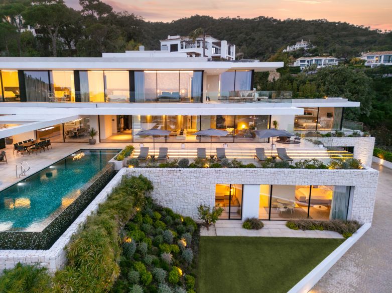 ¡Fabulosa villa de lujo con piscina infinita en las colinas de Benahavís!