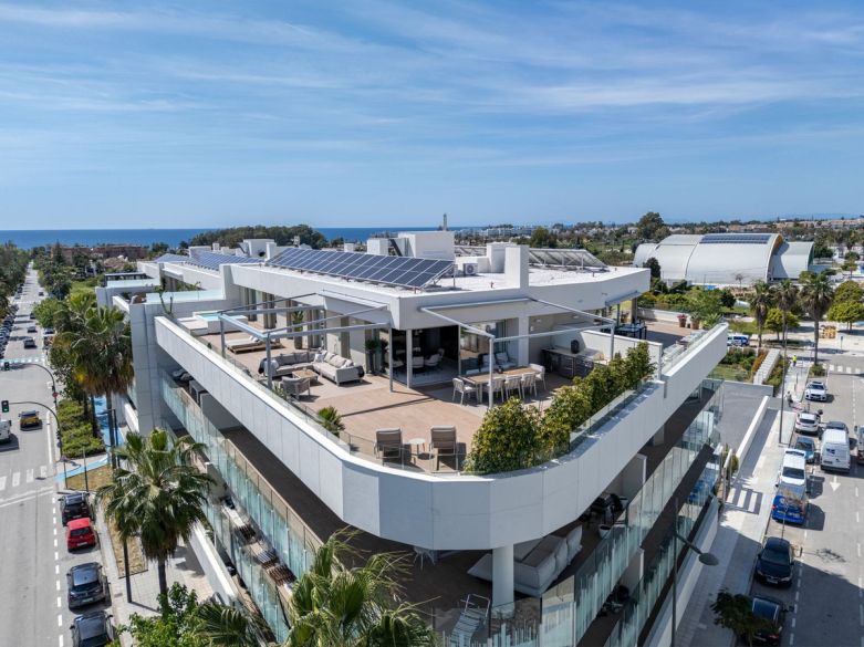 3 BEDROOM LUXURY PENTHOUSE IN SAN PEDRO BEACHSIDE
