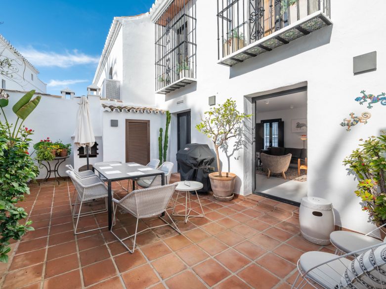 Charming and bright townhouse in Las Lomas de Marbella Club!