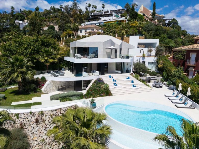 Villa de lujo contemporánea en una comunidad cerrada en La Quinta, Benahavis