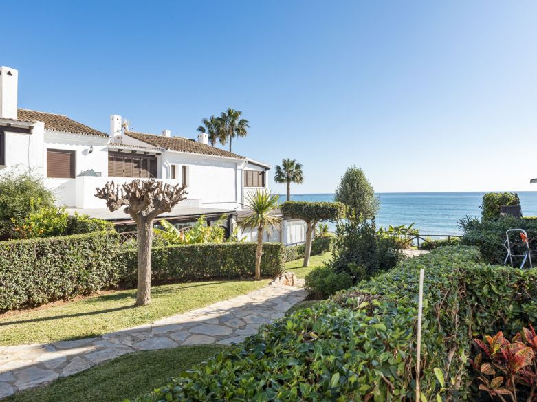 2-Bedroom Townhouse in Frontline Beach Complex – Bahía Azul, Estepona West
