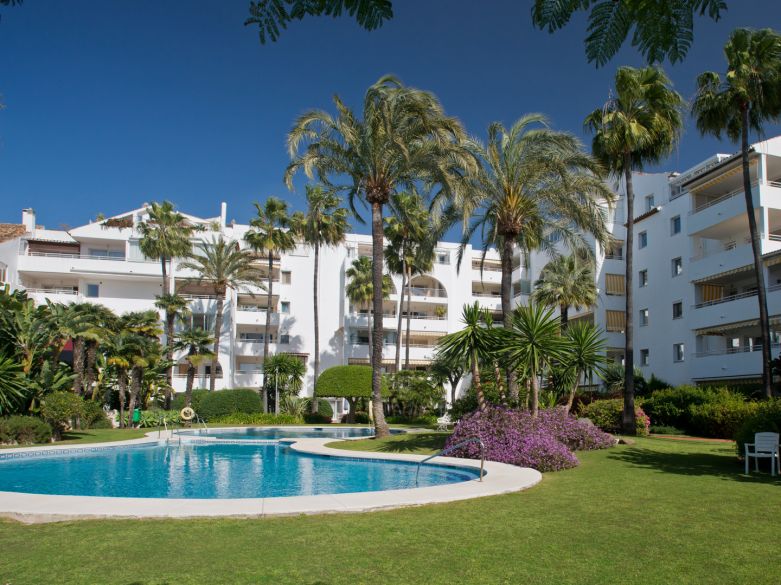 Elegant Top-Floor Apartment in the Prestigious Nordic Royal Club, Nueva Atalaya