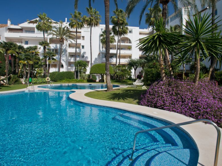 Elegant Top-Floor Apartment in the Prestigious Nordic Royal Club, Nueva Atalaya