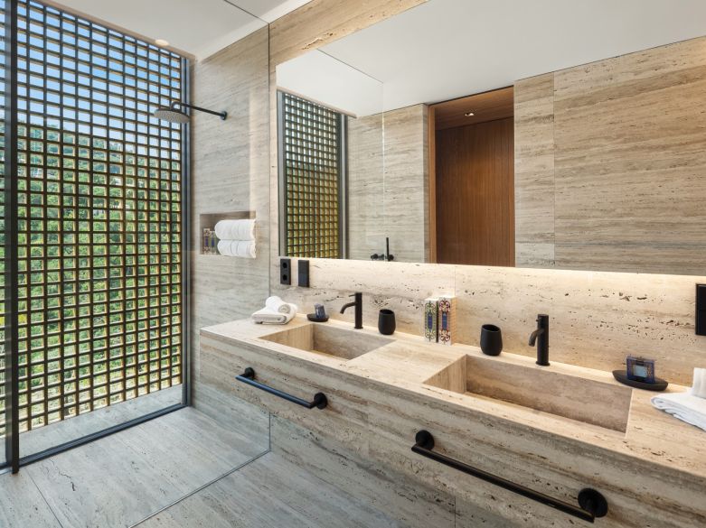 ¡Vida refinada en una villa moderna de nueva construcción en las colinas de Benahavís!