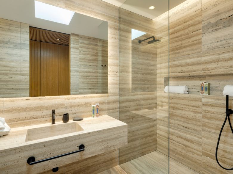 ¡Vida refinada en una villa moderna de nueva construcción en las colinas de Benahavís!