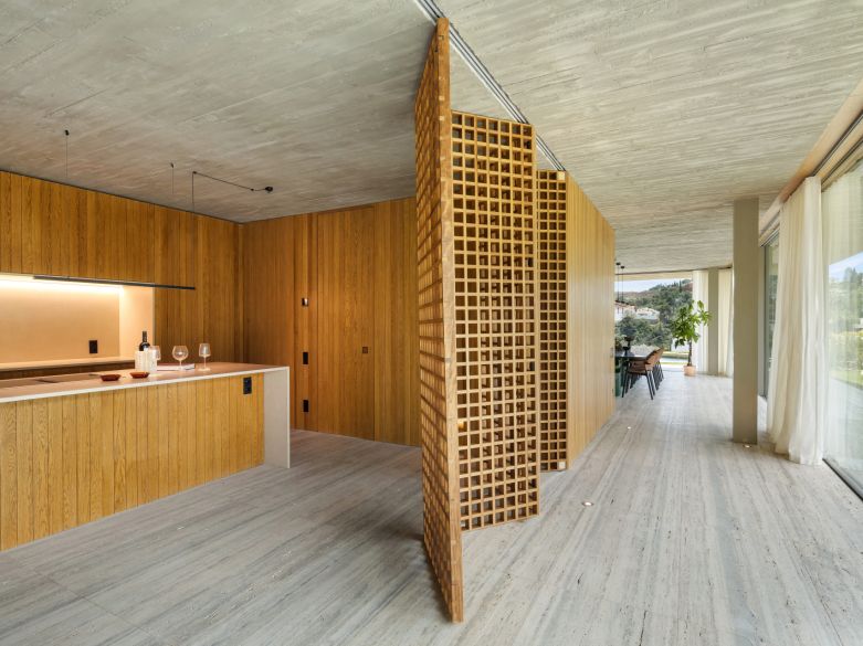 ¡Vida refinada en una villa moderna de nueva construcción en las colinas de Benahavís!