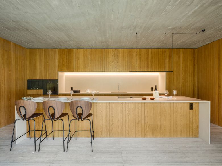 ¡Vida refinada en una villa moderna de nueva construcción en las colinas de Benahavís!