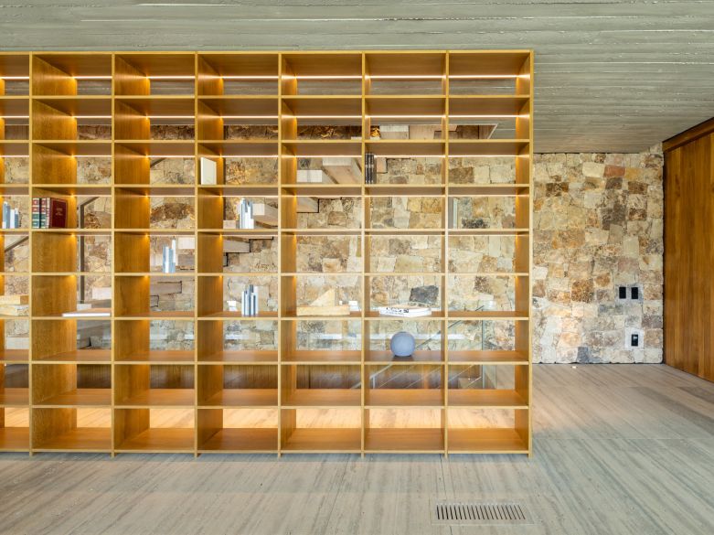 ¡Vida refinada en una villa moderna de nueva construcción en las colinas de Benahavís!