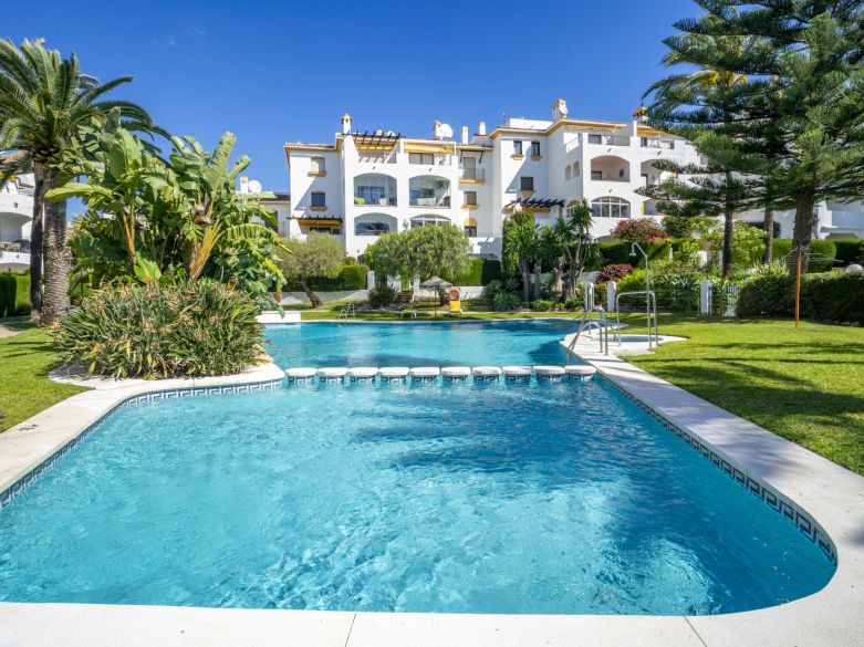 ¡Apartamento en planta baja en venta en una urbanización de alta demanda!