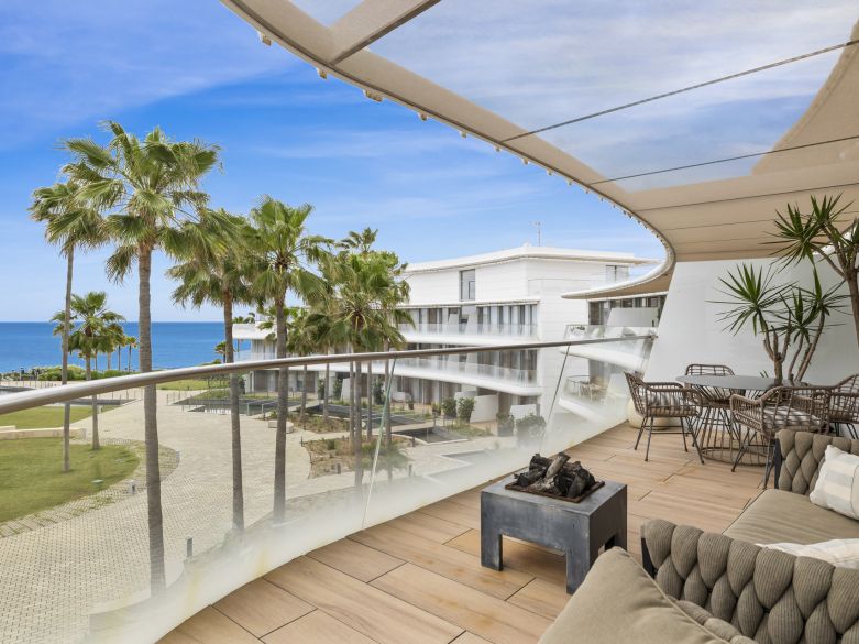 Exquisito Apartamento en primera línea de playa en The Edge, Estepona