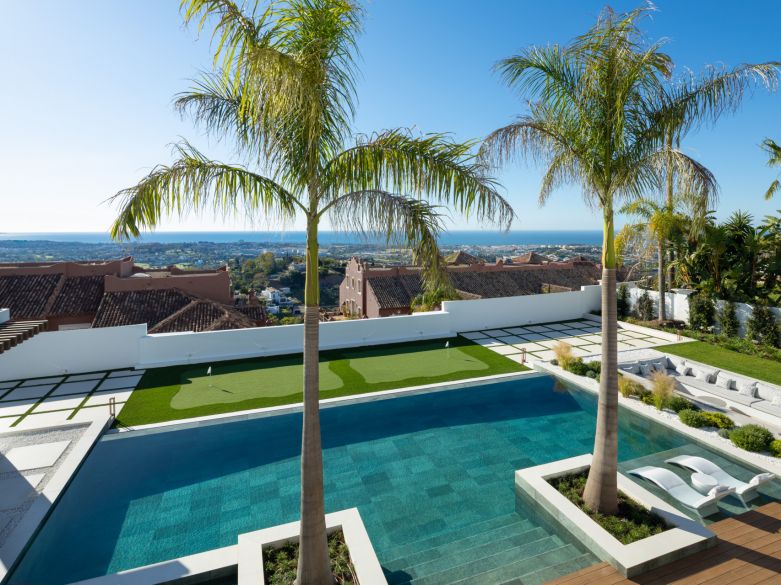 Villa de luxe avec vue panoramique à Monte Halcones !