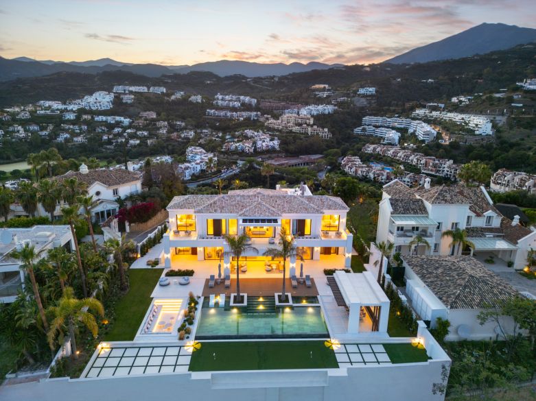 Villa de luxe avec vue panoramique à Monte Halcones !