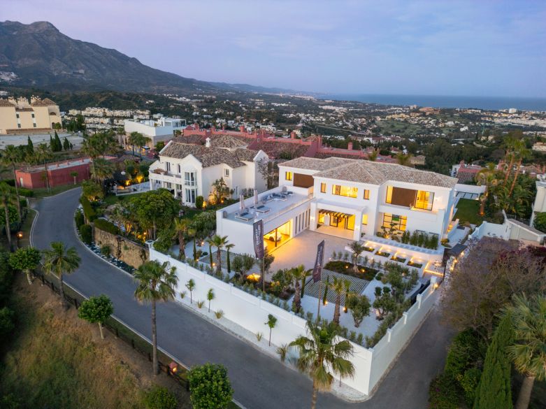 Villa de luxe avec vue panoramique à Monte Halcones !