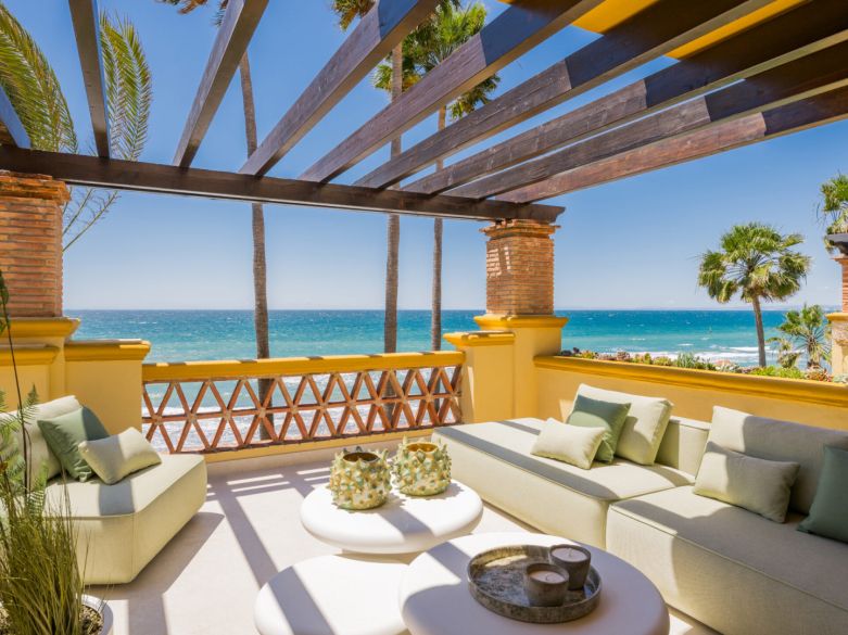 ¡Fabuloso apartamento de alta calidad en primera línea de playa!