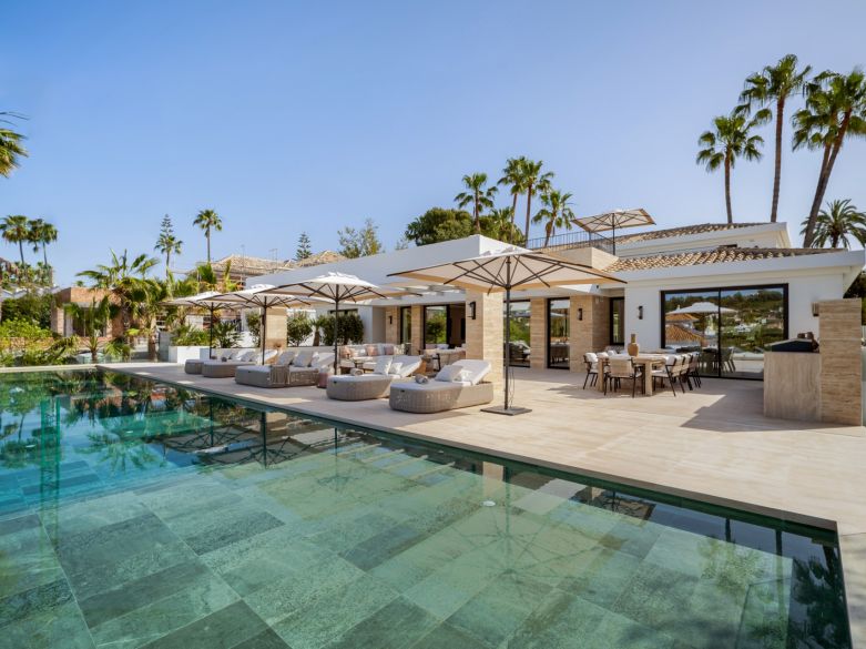 Architectural Masterpiece Blending Tradition and Modern Design!