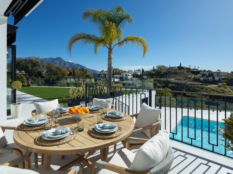 Superbe villa moderne avec piscine chauffée et vue sur la mer à Monte Halcones !