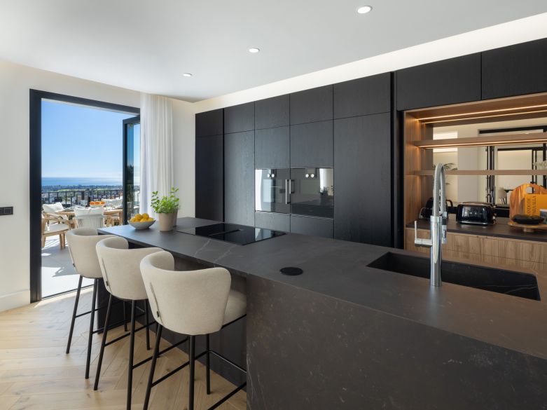 Superbe villa moderne avec piscine chauffée et vue sur la mer à Monte Halcones !