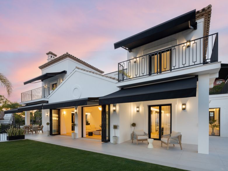Superbe villa moderne avec piscine chauffée et vue sur la mer à Monte Halcones !