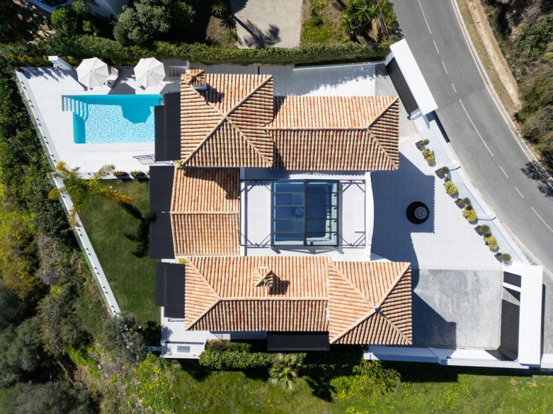 Superbe villa moderne avec piscine chauffée et vue sur la mer à Monte Halcones !