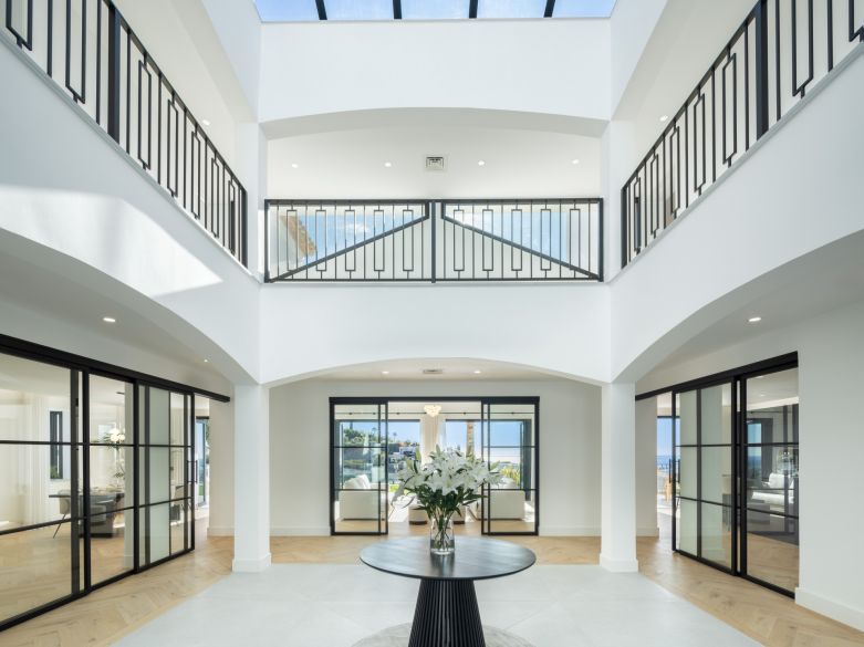 Superbe villa moderne avec piscine chauffée et vue sur la mer à Monte Halcones !