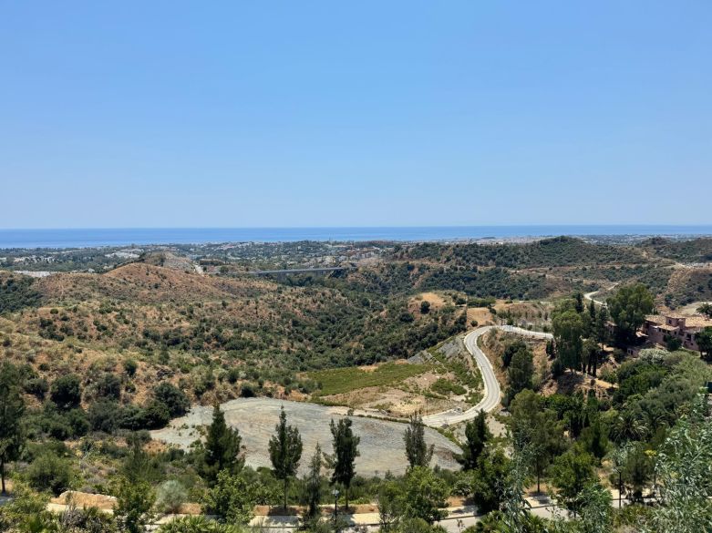 Parcela excepcional orientada al sur con vistas panorámicas al mar en Real de La Quinta, Benahavís