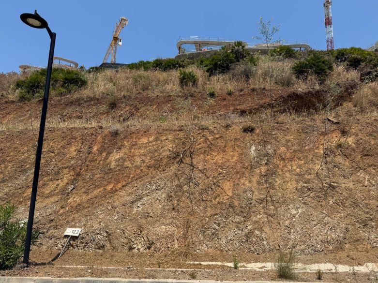 Parcela excepcional orientada al sur con vistas panorámicas al mar en Real de La Quinta, Benahavís