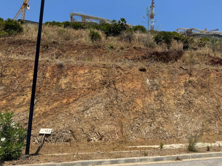 Parcela excepcional orientada al sur con vistas panorámicas al mar en Real de La Quinta, Benahavís
